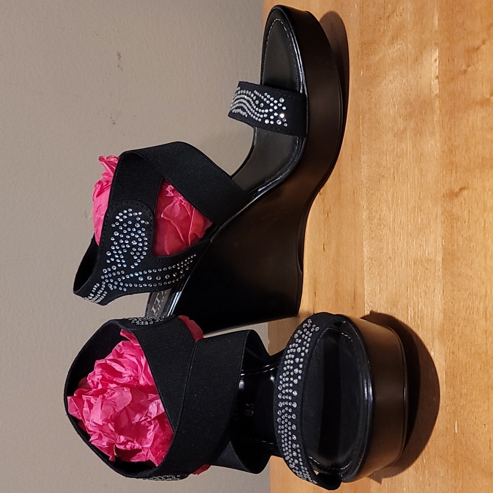 ITALIAN SHOEMAKERS STRAPPY SPARKLY WEDGE SANDALS. 8.5